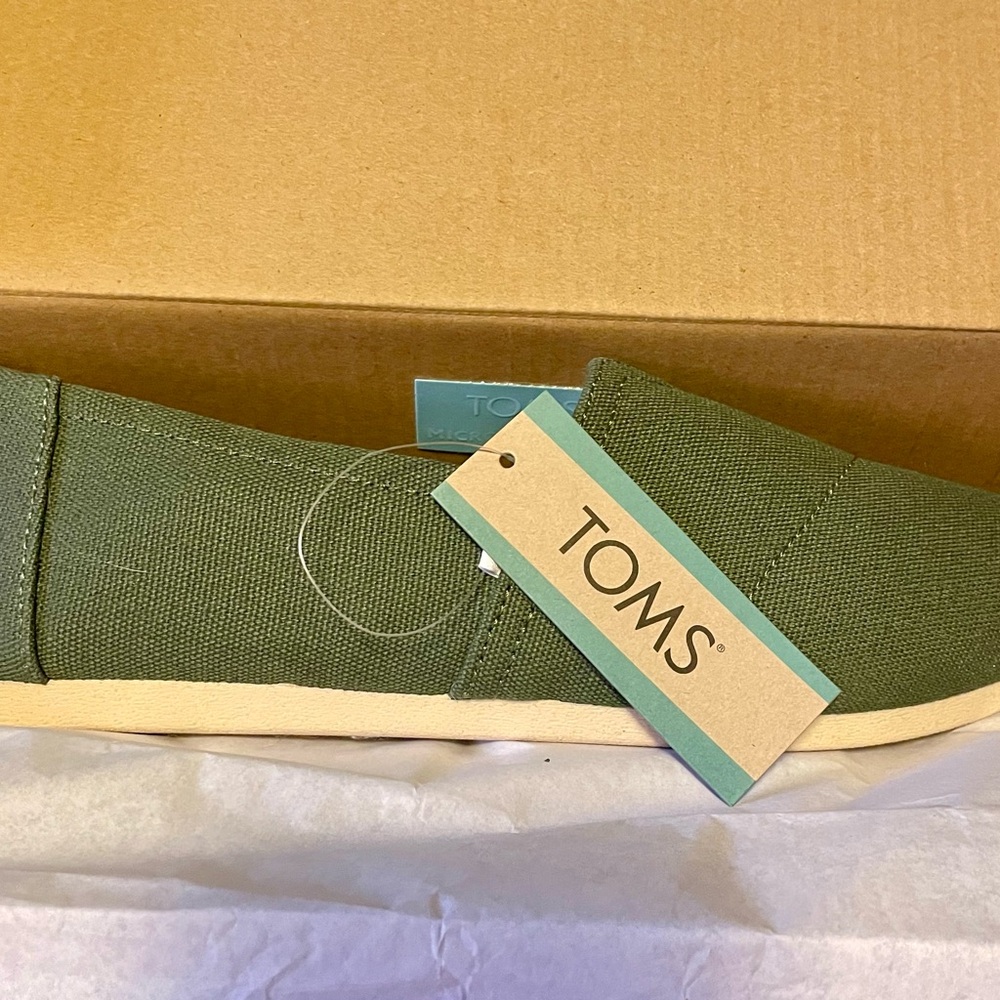 Tom’s green shoes NIB